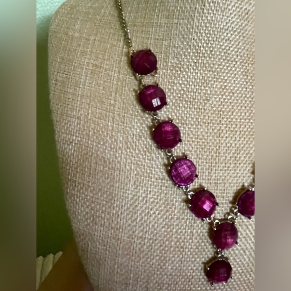 Elegant cranberry Beaded Necklace - Picture 2 of 6